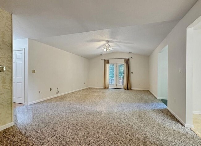 Building Photo - Beaver Creek Condo Enjoy Living at it's Fi...
