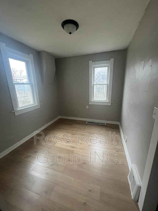 Building Photo - 1121 Delence St