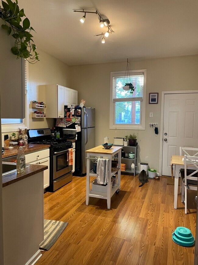 Foto del edificio - 2515 W Cortland St