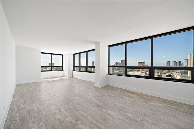 Building Photo - 5150 Hidalgo St