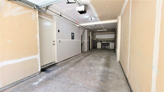 Building Photo - 624 Atherton Pl