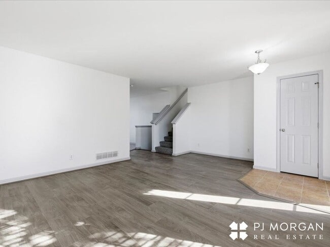 Foto del edificio - 19378 V St