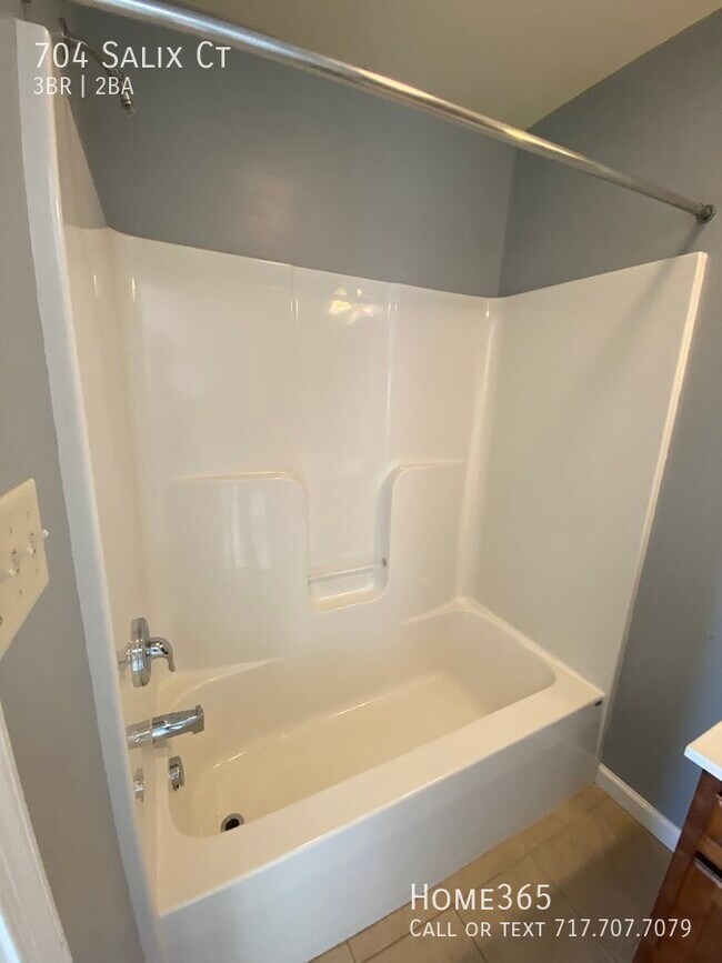 Building Photo - Nice sized Townhouse for rent