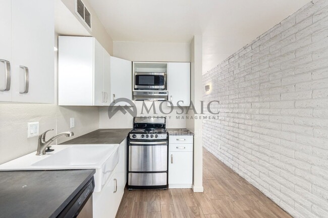 Building Photo - 1204 S McClintock Dr