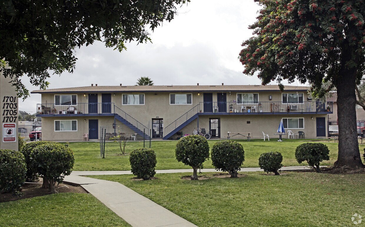 Primary Photo - 495 Aster St