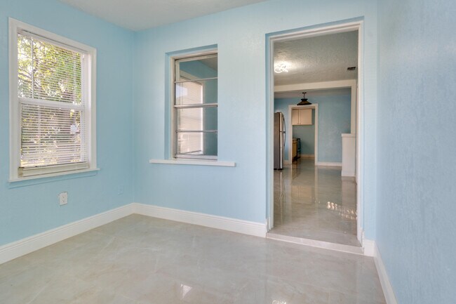 Foto del edificio - 813 Truman St