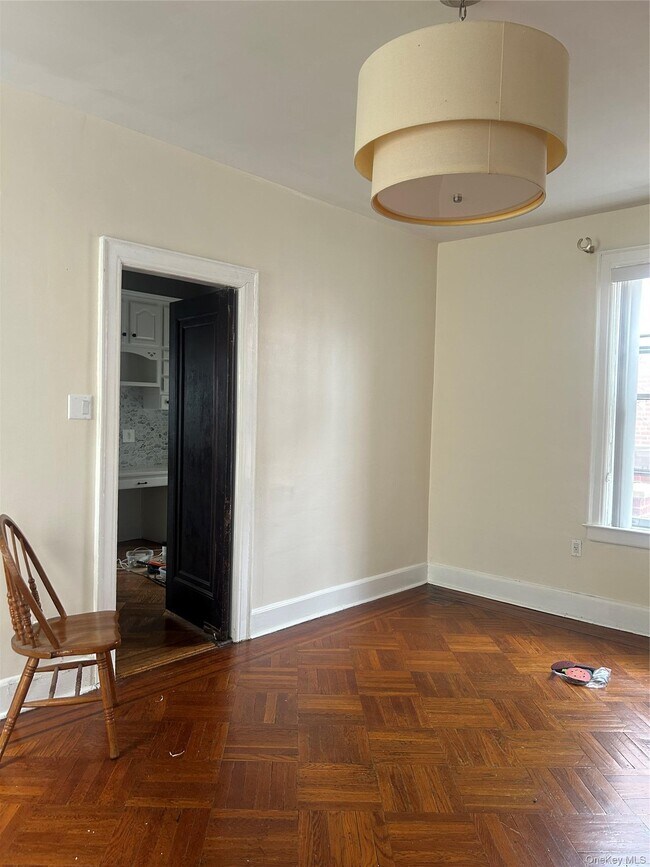 Foto del edificio - 594 E 38th St