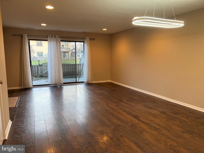 Building Photo - 215 Hampshire Dr