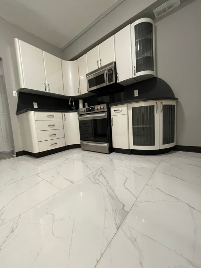 Building Photo - 1828 Reverend J J Walters Ave