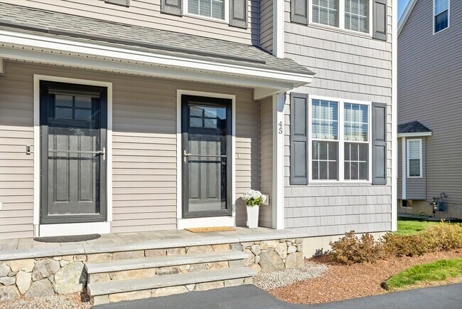 Foto del edificio - 45 Riley Rd