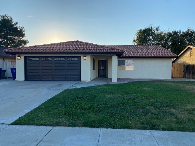 Foto del edificio - Gorgeous 3 BD 2 BA remodeled home availabl...