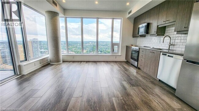 Photo du bâtiment - 15 Wellington St S