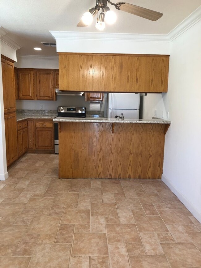 Building Photo - North HB Single Story 2 bedroom 1 bathroom...