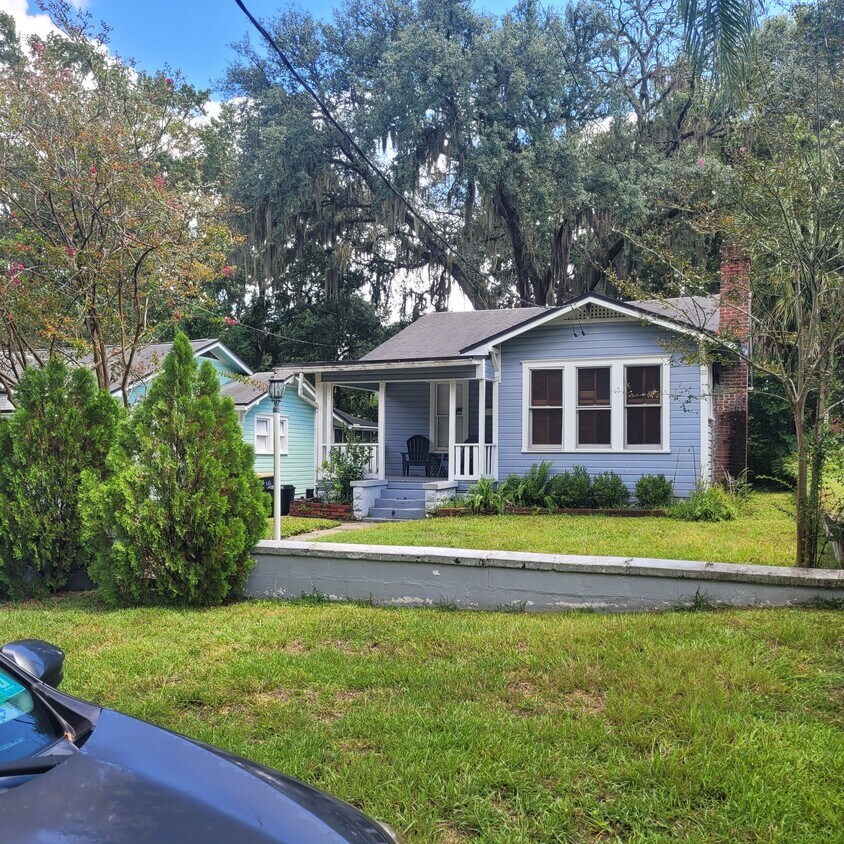 Front I - 3812 Walsh St