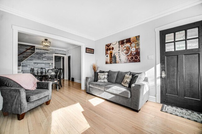 Building Photo - 1306 Elmwood Ave