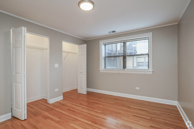 1 BR, 1 BA - Bedroom - 519 W Melrose St