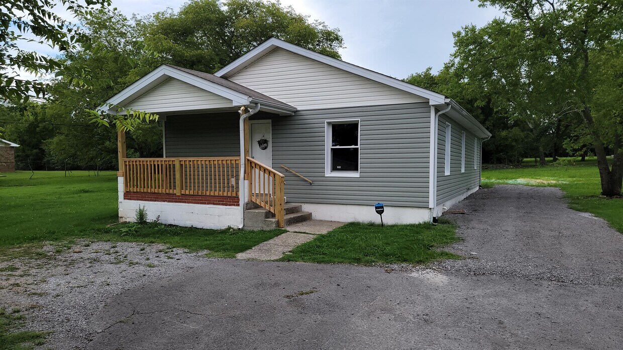 421 1/2 E Market St, Lebanon, TN 37087 House Rental in Lebanon, TN