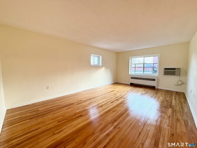 Foto del edificio - 570 Whitney Ave