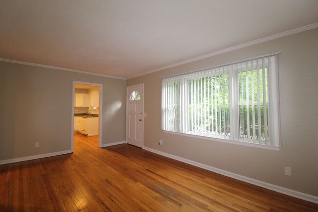 Building Photo - 2 Bedroom 1 Bath Home in Roeland Park.