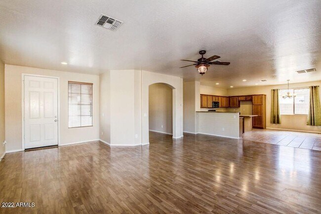 Building Photo - 3060 E Ravenswood Dr