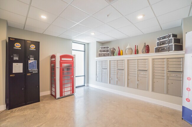 Building Photo - 1617 Poplar St