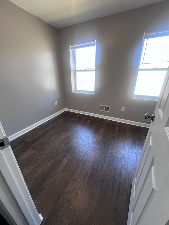 Building Photo - 508 N Montford Ave