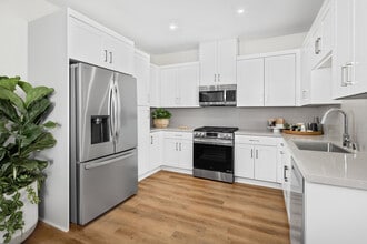 Building Photo - Independence at the Preserve