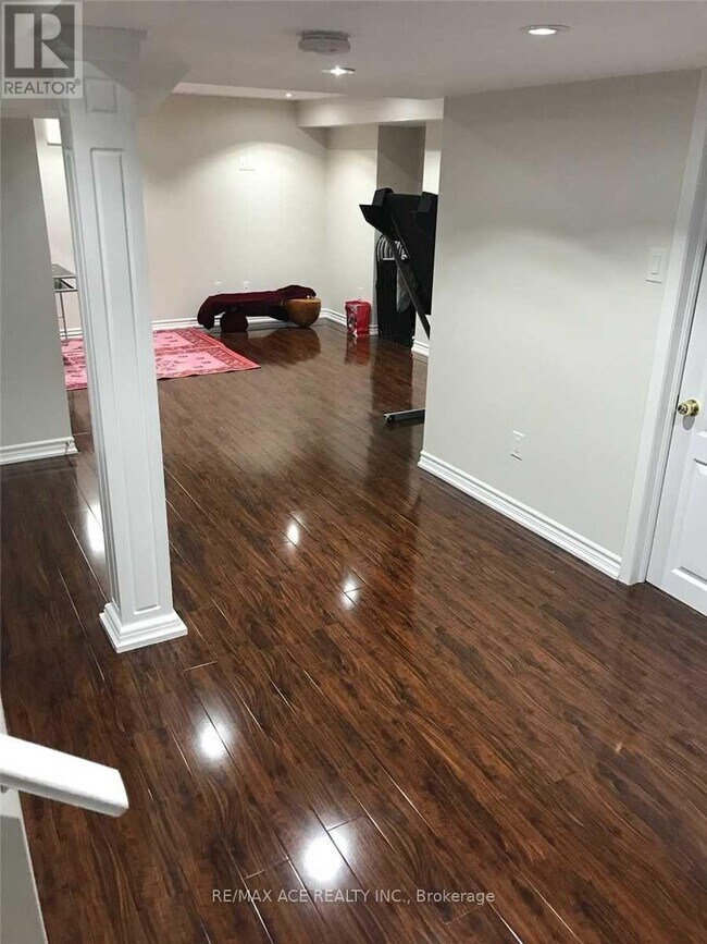 Building Photo - 42 Feather Reed Way