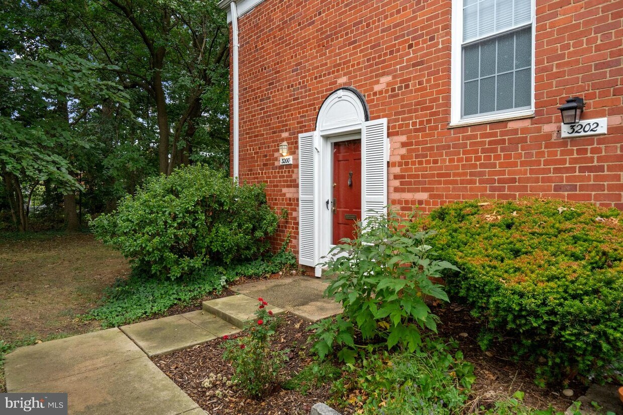 3200 Martha Custis Dr Unit 226, Alexandria, VA 22302 Apartment for