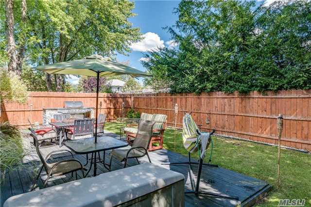 Foto del edificio - 71 Emerson Ave