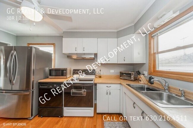 Building Photo - ***COMING SOON / ARLINGTON HEIGHTS SFH / 3...