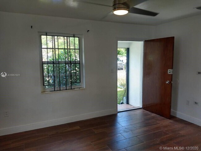 Building Photo - 334 NE 58th Terrace