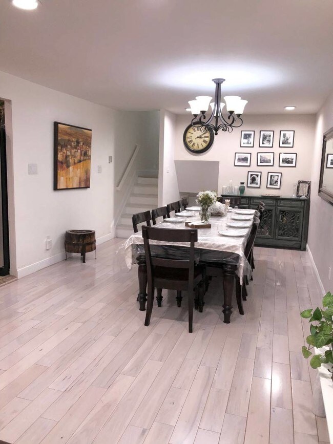 Foto del edificio - 7245 Royce Pl
