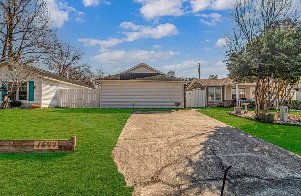 Primary Photo - 1644 Stuart Square Cir