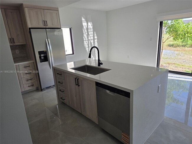 Foto del edificio - 1402 NW 1st St