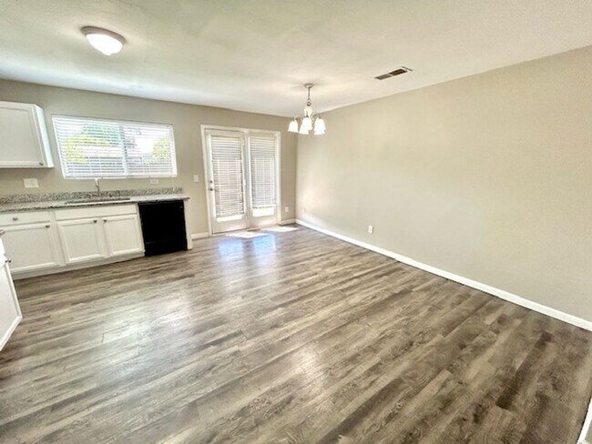 Building Photo - 228 Dormont Dr NE