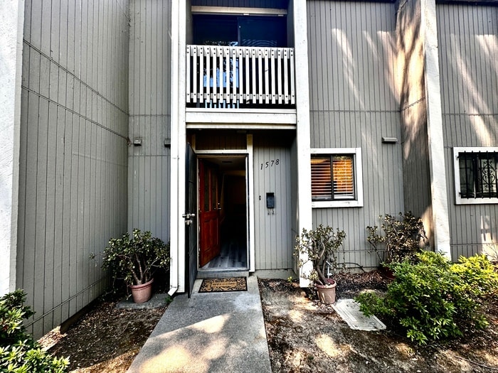 Primary Photo - Charming 2-Bedroom Condo with Fireplace & ...