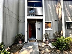 Building Photo - 1578 Newborough Dr
