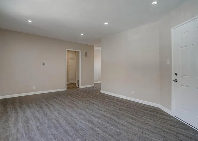 Foto del edificio - 411 Kelton Ave