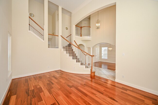 Foto del edificio - 1547 Lakeside Enclave Dr
