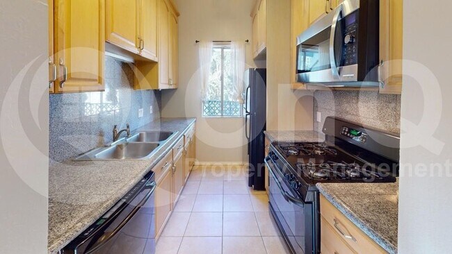 Foto del edificio - 818 S Langley Ave