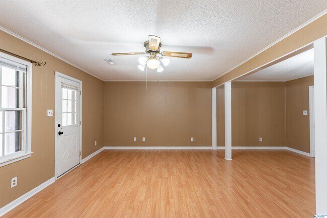 Building Photo - 2165 Westmead Dr SW