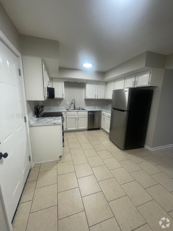 Building Photo - 105 Grogan Cir