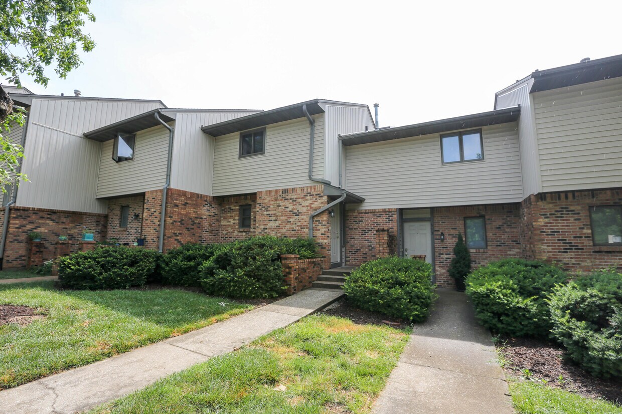 Primary Photo - 311 Foxfire Dr