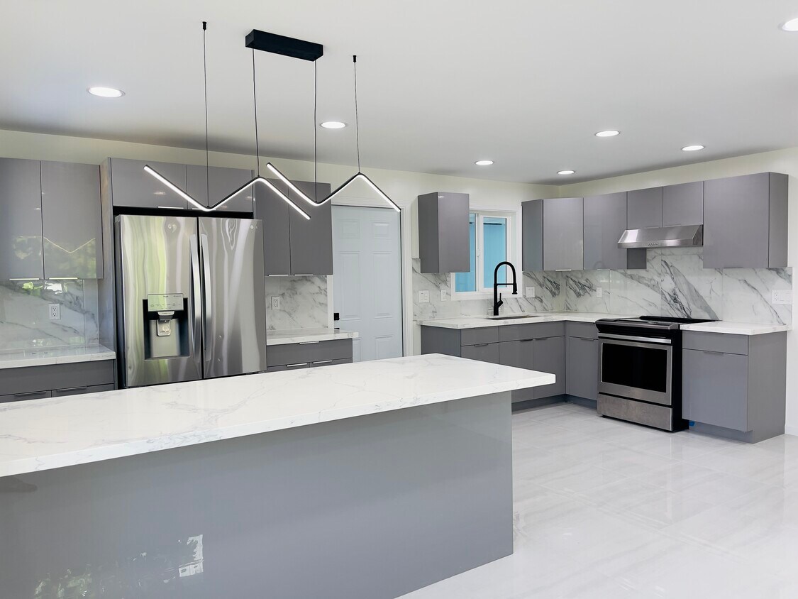 Foto principal - 1350 Akahai St