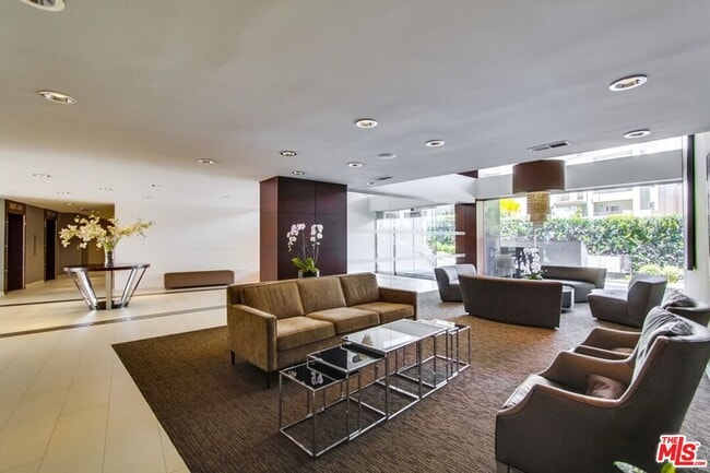 Foto del edificio - 7250 Franklin Ave