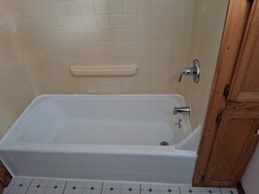 Building Photo - 2311 Hendricks St