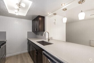 Building Photo - 302 W Kristal Way