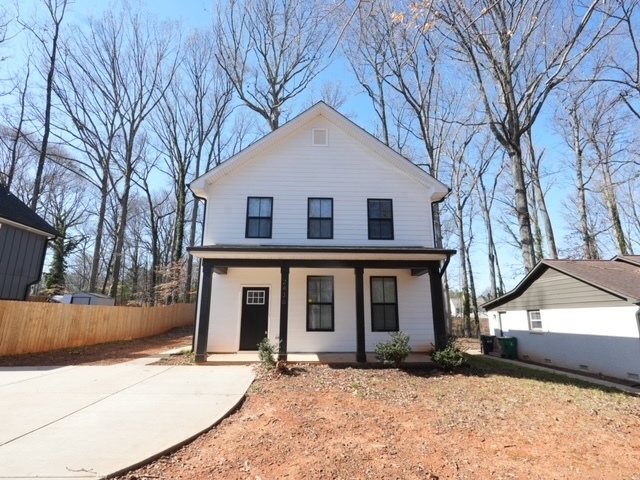 Primary Photo - Charlotte Modern Farmhouse