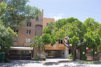 Building Photo - 2630 SW 28th St